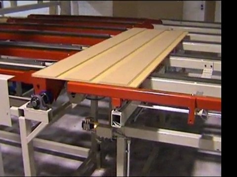 Timme Stapelautomaten GmbH - Spezialstapelmaschine hinter WEINIG Hobelmaschine