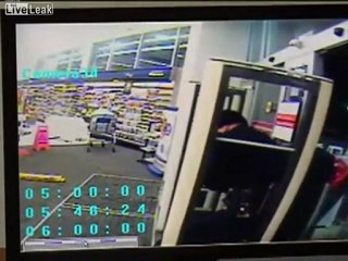Cop walks in on store robbery in progress
