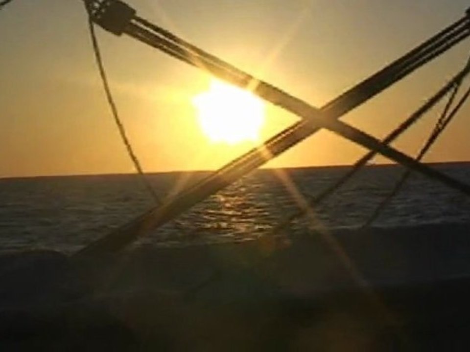 Coucher de soleil au Large du Golf de Gascogne -à bord du Belem - mai 2011