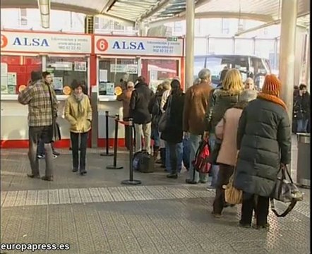 Los pasajeros buscan alternativas para poder viajar