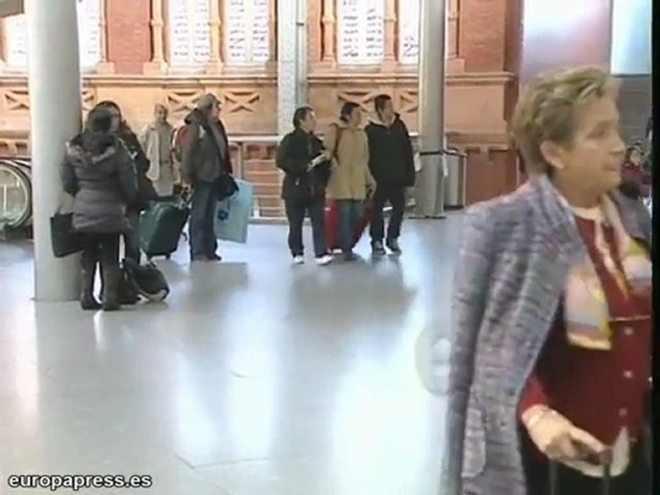 Atocha acoge a los viajeros que no han podido volar