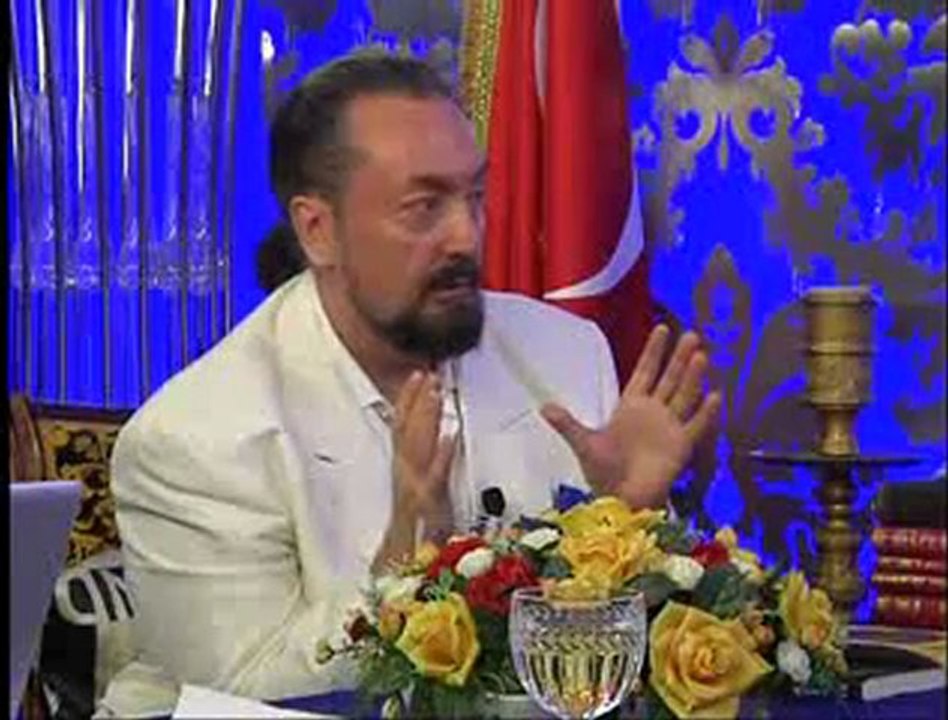 Deccaliyet insanlara bir tür büyü yapıyor (Adnan Oktar)