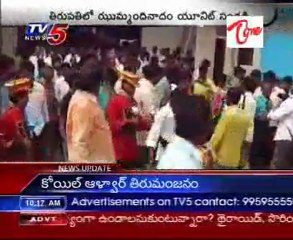 Jhummandi Naadam Movie unit in Tirupathi