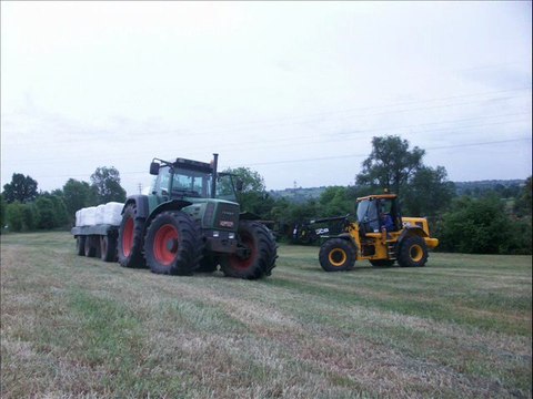 Ramassage de balles carrée 2011 par Dumont & Fils !