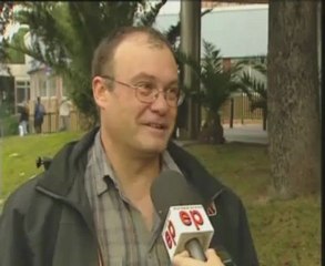 Muestra su agradecimiento al agente