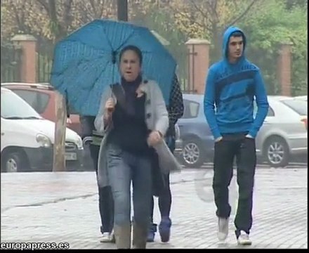 Valencia amanece con cielos nublados y lluvias débiles