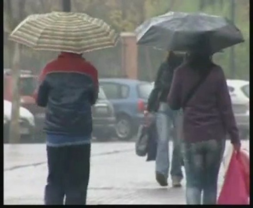 Valencia amanece con cielos nublados y lluvias
