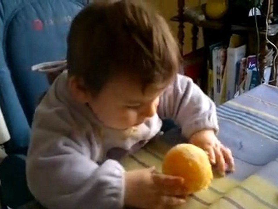 Elyas et l'orange balle