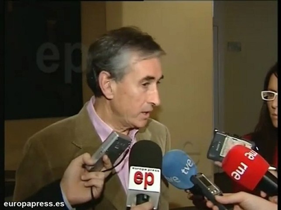 Jauregui:"Aún se está subiendo la montaña de la crisis"