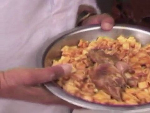 Libyan refugees continue pouring into Tunisia