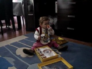 Sena Bebek Kahve İçiyor