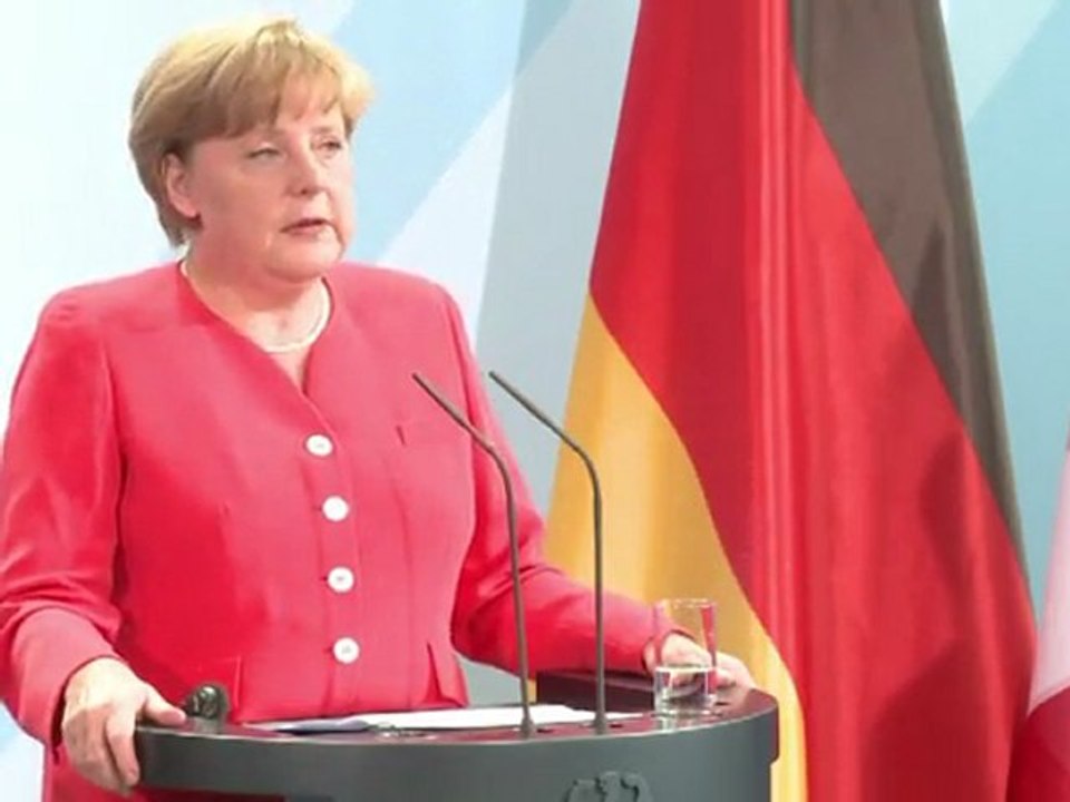 Sarkozy convence Merkel