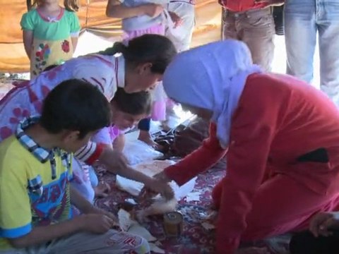 Refugiados sirios siguen huyendo a la frontera con Turquía