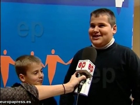 Entregan premios escolares de la AVT