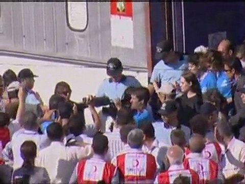 Angelina Jolie visits refugees