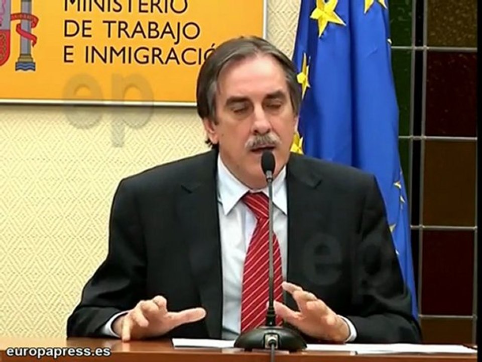 Valeriano Gómez en rueda de prensa