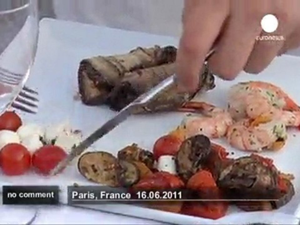Un pique-nique tout en blanc sur le parvis... - no comment