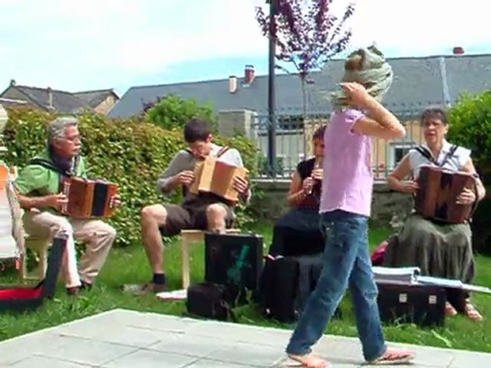 Alban à l'harmonica !