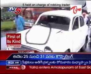 5 held on charge of robbing trader