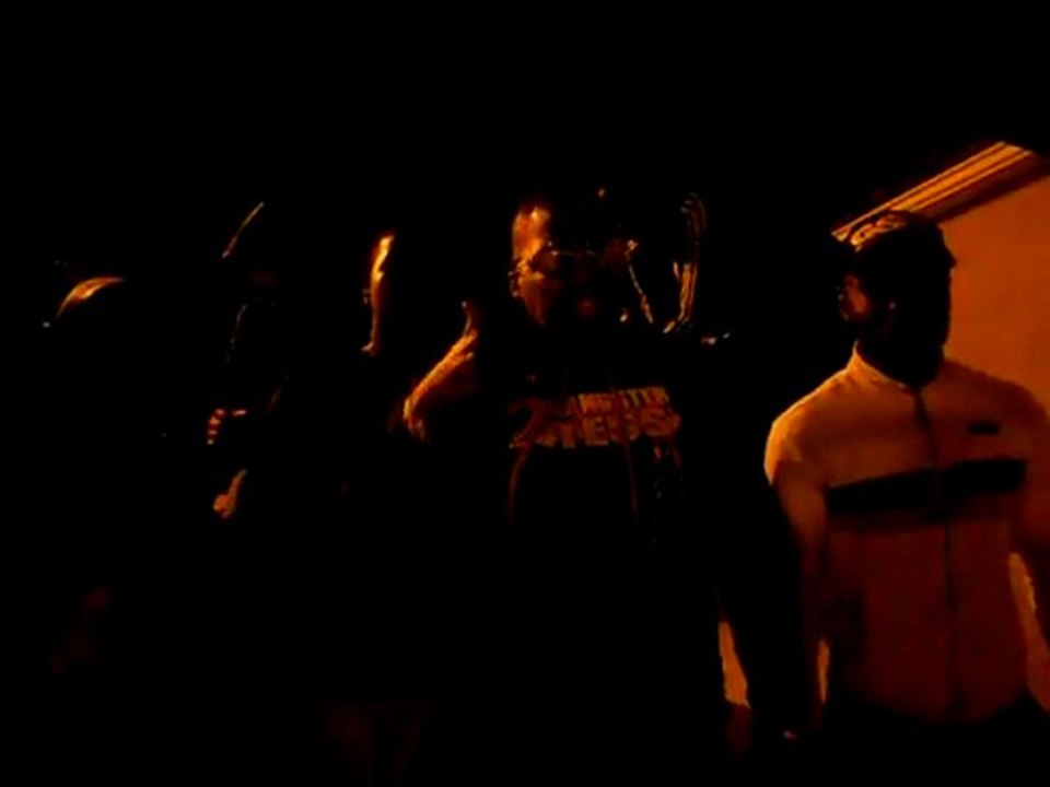 cortex répond à fun radio avec quelques têtes à ses côtés !!