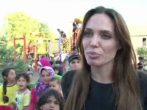 Réfugiés syriens: Angelina Jolie à la frontière turque