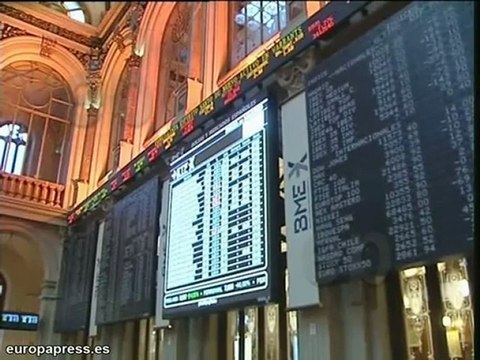 Con una leve caída abre la Bolsa