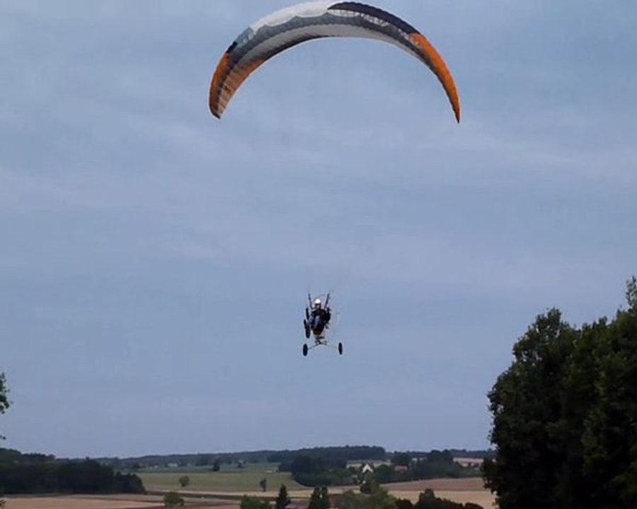 Vol paramoteur avec un PAP F200 et un Chariot Z