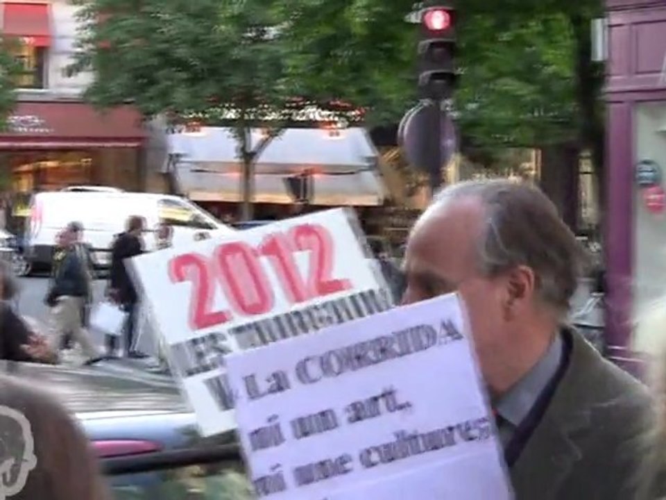 Rassemblement anti corrida surprise 18.06.11 (Frédéric Mitterrand)