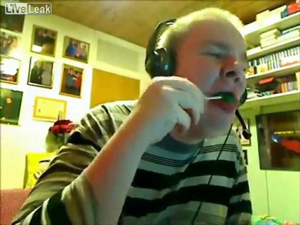 Diese WTF Kid Needs Ein Exorzist