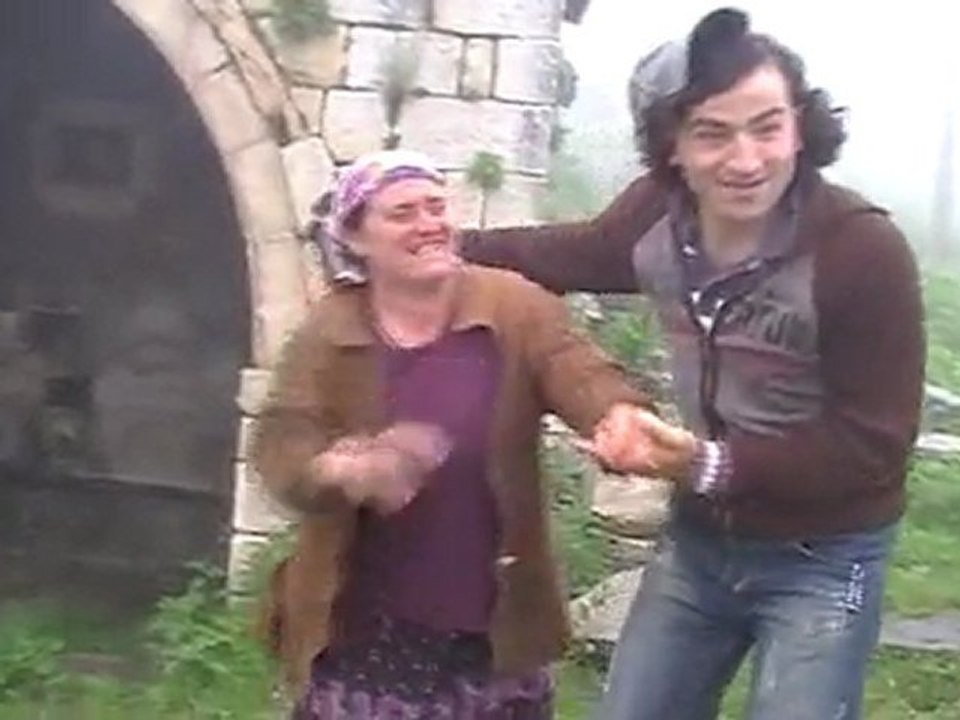 Bizim orhanla santada çeşmenin önünde sohbet ettuk...