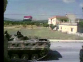 Syrian tanks enter Turkey border village