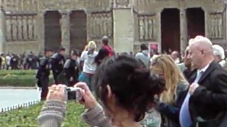 partie 2 : Le parvis de Notre Dame de Paris, vidé des touristes par les gendarmes mobiles, qui ne permettent aucun contact avec les passants.