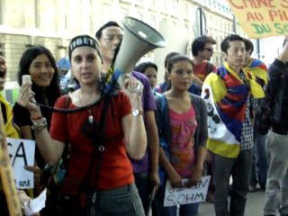 Hymne tibétain à la manifestation du 15 juin 2011 à Paris