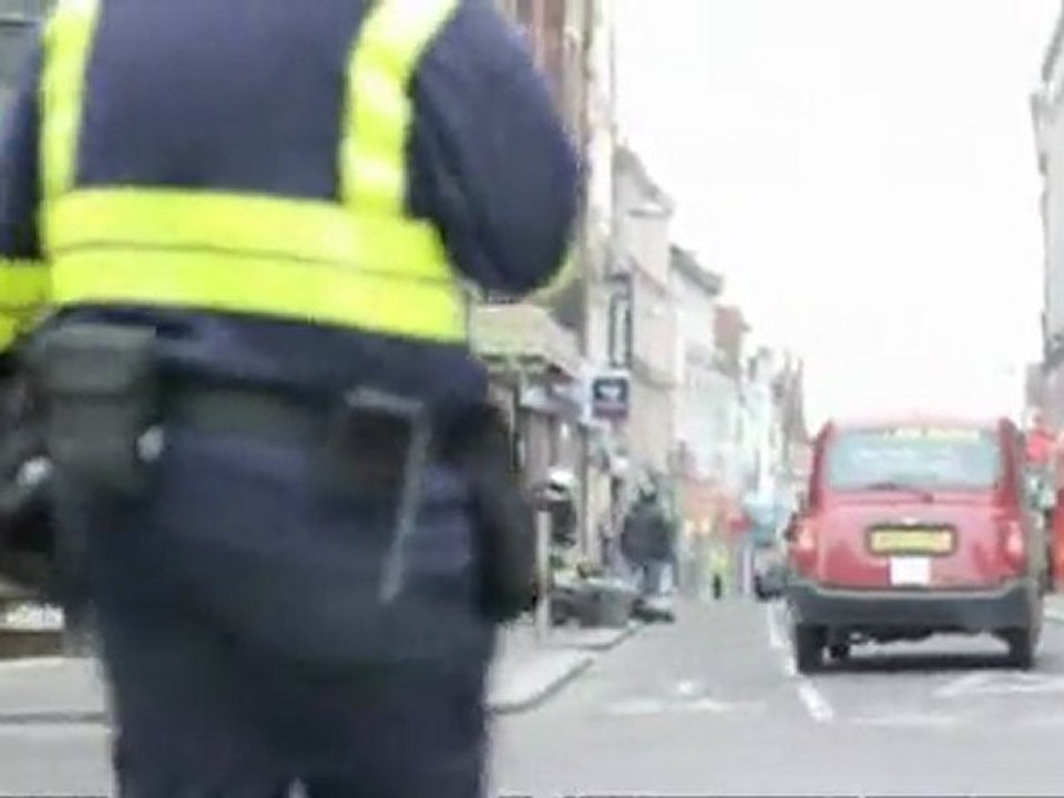 Une mamie attaque une équipe de voleurs! MDR