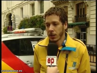 Una mujer da a luz en plena calle