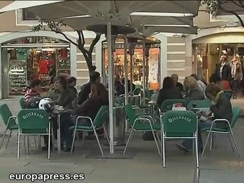 Apagadores de cigarrillos en todas las papeleras