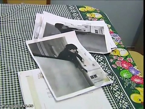 Mujer atormenta a sus vecinos con un cuchillo