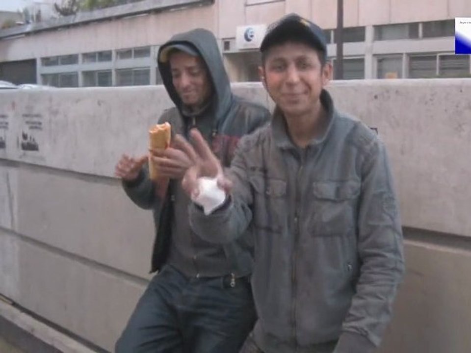 Tunisiens clandestins au gymnase de la Fontaine au roi - 75011