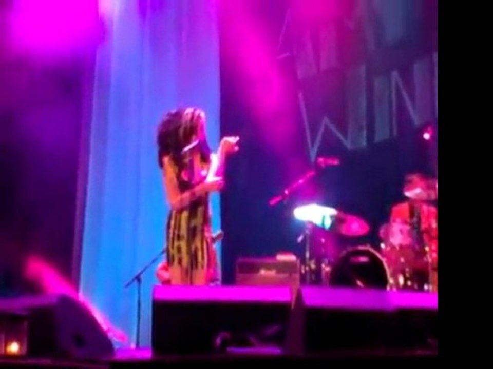 Amy Winehouse huée et humiliée à Belgrade renonce à sa tournée