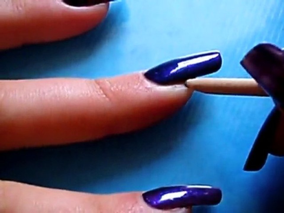 Comment bien poser son vernis à ongles