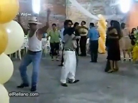 Magnifiques danseurs dans un bal