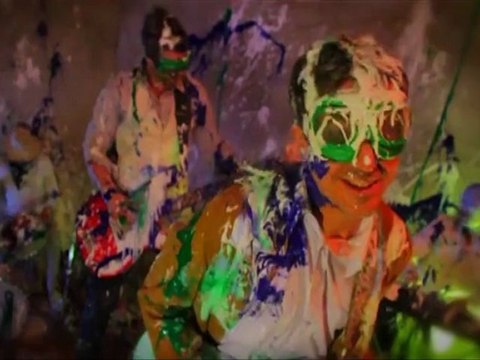 ''Wandering Minds'' 100 Monkeys' Video Clip Debut