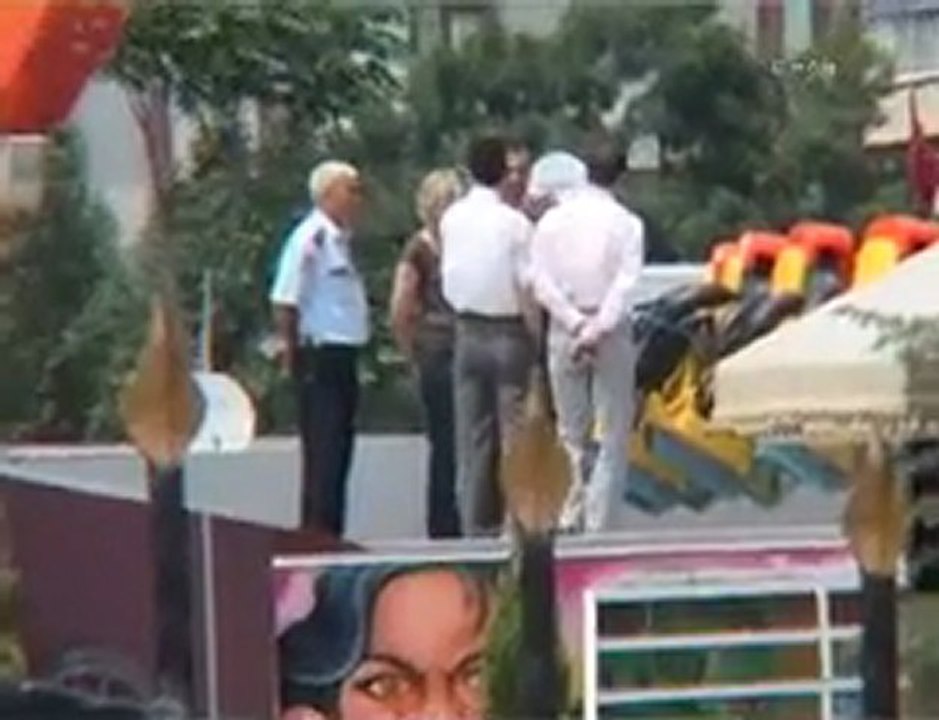 Sınav sitresini atmak için gittiği lunaparkta 70 metreden yere çakıldı
