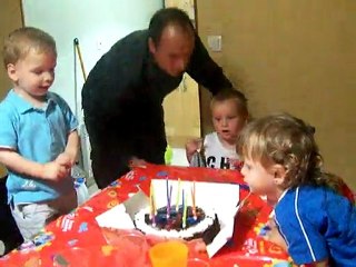 les conscrits qui soufflent les bougies