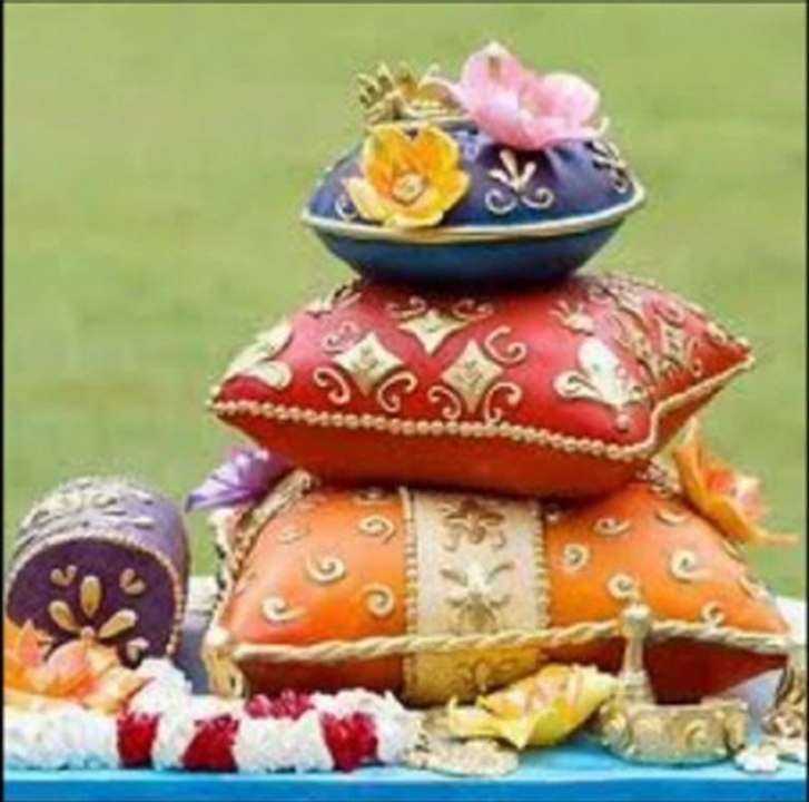 * How To Make Whipped Cream Chocolate Buttercream Frosting Cake Cakes Bakery Recipe Cup Cakes