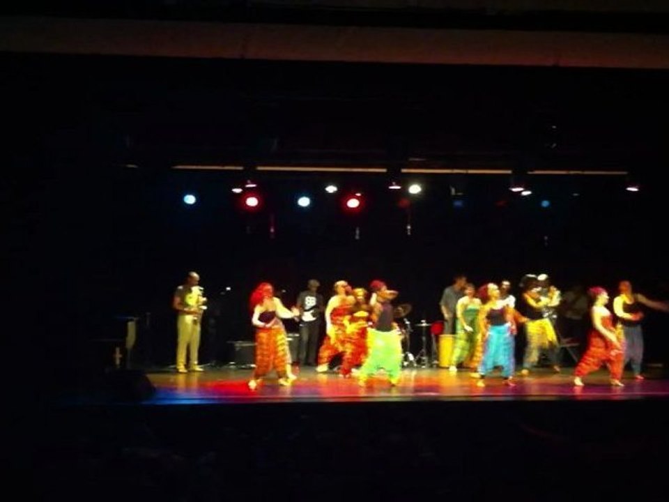 danse africaine ( percus, sax et bass)
