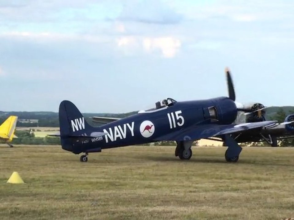 New Sea Fury au roulage rolling Full HD Meeting aérien La ferté-Alais  LFTA 2011