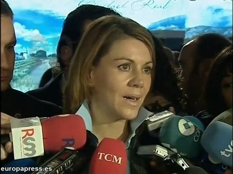 Cospedal vería lamentable un intercambio de cromos