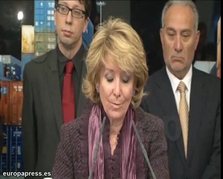 Aguirre inaugura una exposición en Móstoles