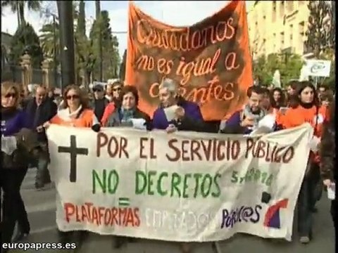 Miles de funcionarios se manifiestan en Sevilla
